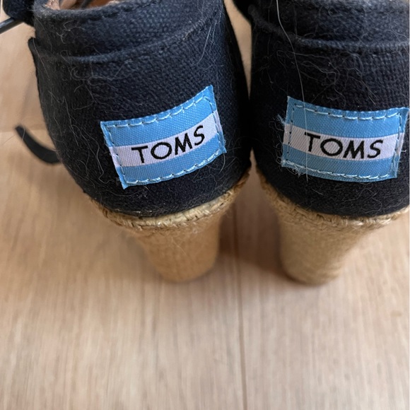 Toms wedge sandals, 4" heel , rattan with navy blue canvas fabric ankle strap - Picture 12 of 16